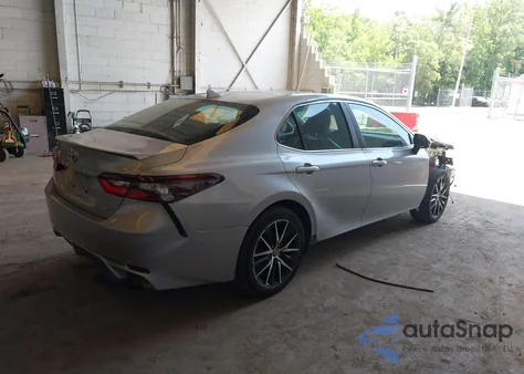 2021 Toyota Camry Se z USA, uszkodzony, nr VIN 4T1G11AKXMU588422